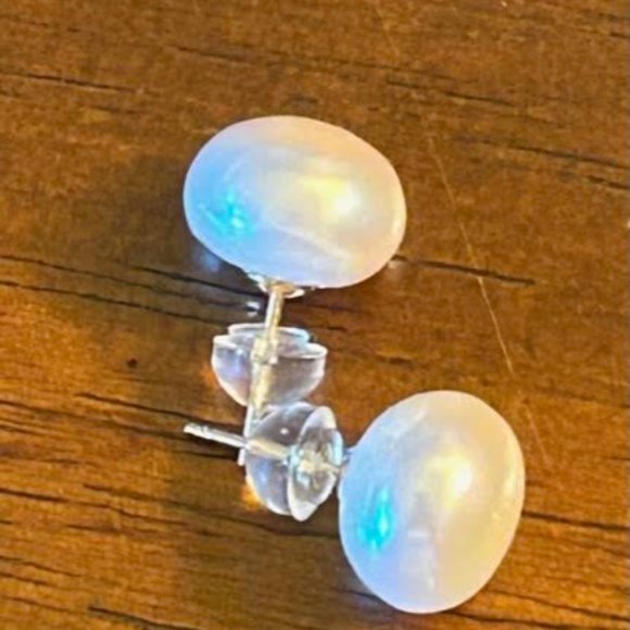 White freshwater pearl earings - Picture 1 of 4